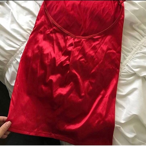 red dress - Picture 4 of 5